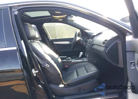 2011 Mercedes-Benz C 300 4Matic из США, поврежденный, VIN WDDGF8BB2BR157303